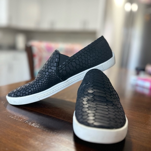NEW Joie Black Embossed Leather Slip-On Sneakers SIZE 4 - Picture 2 of 4